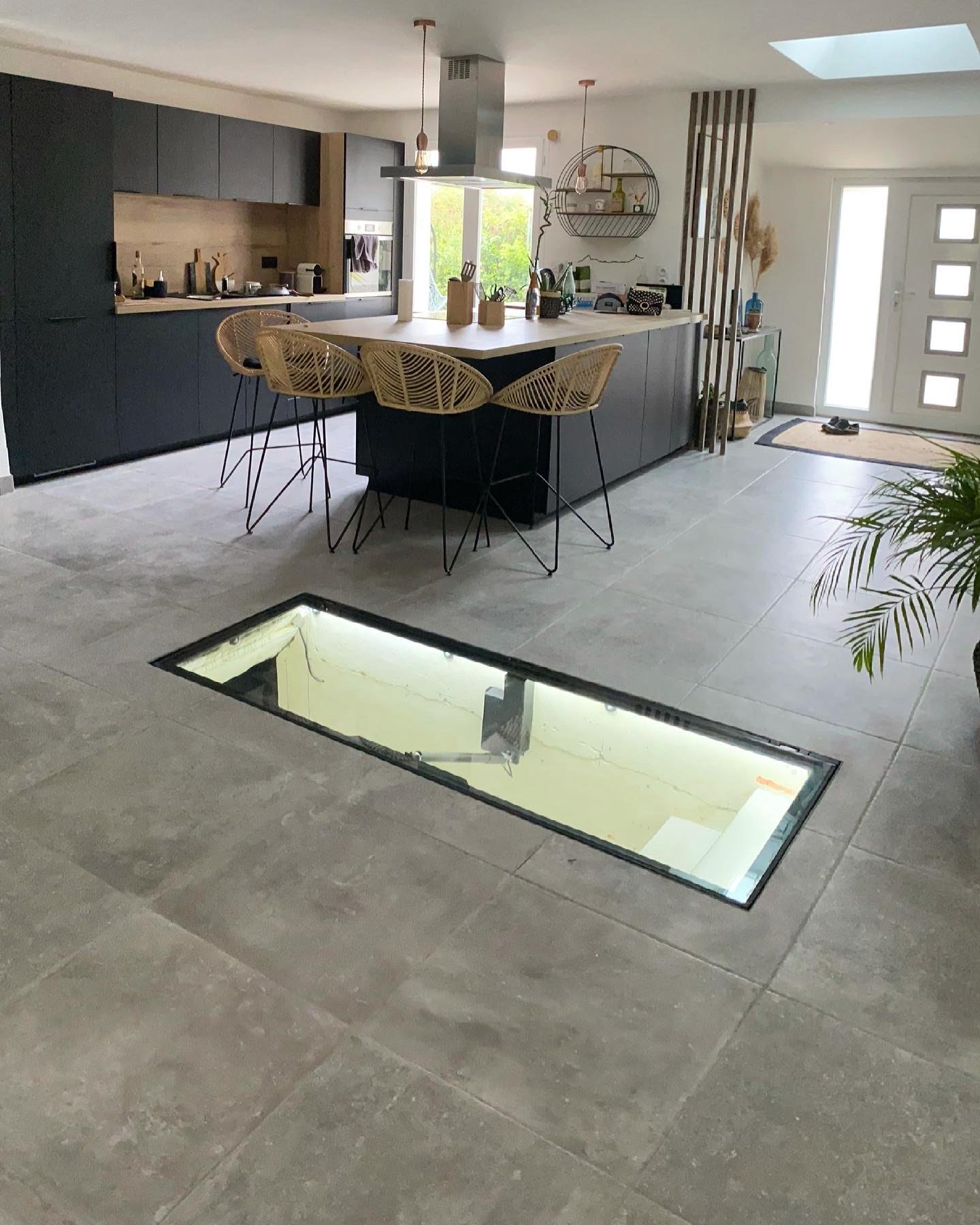 1E726475-02BC-41B1-B5D3-31E72196D571